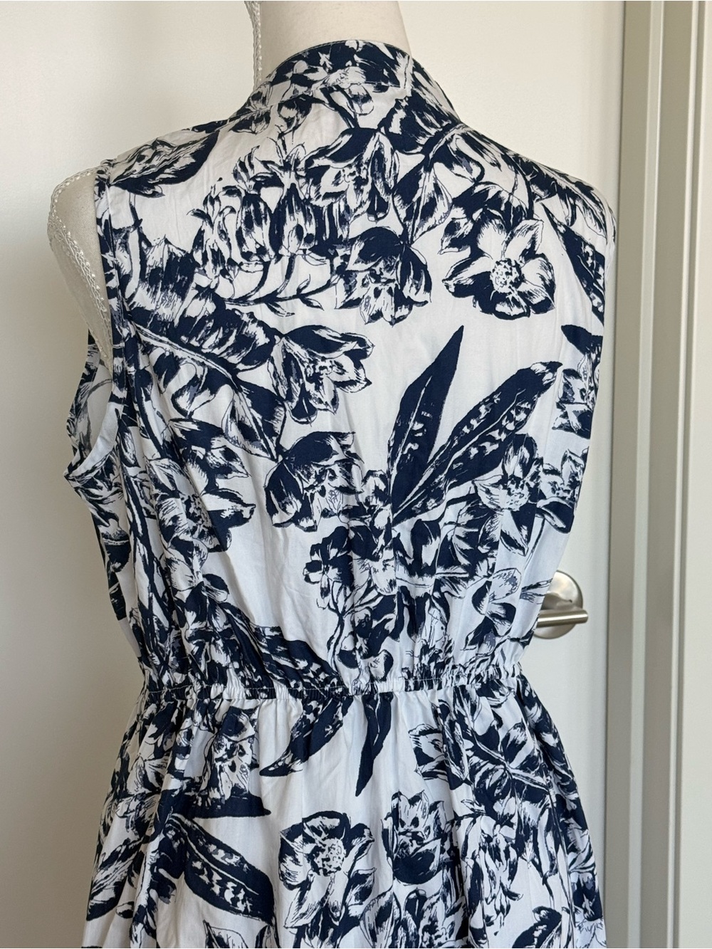 NWT Sleeveless Navy Floral Midi Dress - Size L - Picture 8 of 10